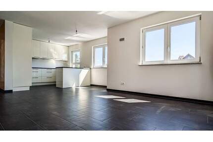 Wohnen mitten in Magstadt: Neuwertige 4-Zimmer-Wohnung mit Südbalkon