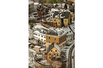 Mehrfamilienhaus mit 3 WE,Gartengrundstück,2 Stellflächen - Schwarzenberg/Erzgebirge