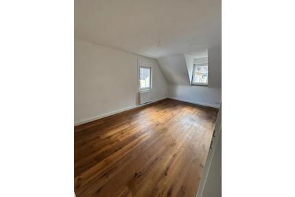 Kernsanierte 2 Zimmer Wohnung mit modernem Bad und Echtholzparket - Stuttgart Hedelfingen