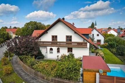 Großzügiges Familienidyll mit Pool und gehobener Ausstattung in ruhiger Lage von Sünching