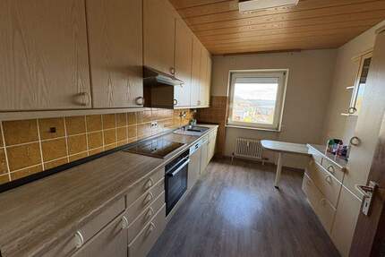RESERVIERT |Renovierungsbedürftige 4 Zimmerwohnung mit Garage, sofort frei - Crailsheim
