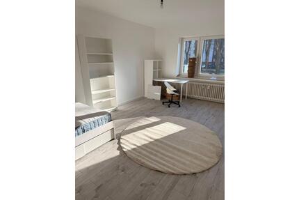 Erstbezug | Möbliertes WG-Zimmer in kernsanierter Wohnung – Düsseldorf Mörsenbroich