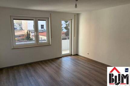 *Südbalkon - 3 Zimmer - renoviert - AR - WC separat - TG-Stellplatz möglich* - Nürnberg Steinbühl