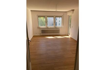 Gut geschnittene 3-Zimmer-Wohnung mit neuem Bodenbelag - Marburg Biegenviertel