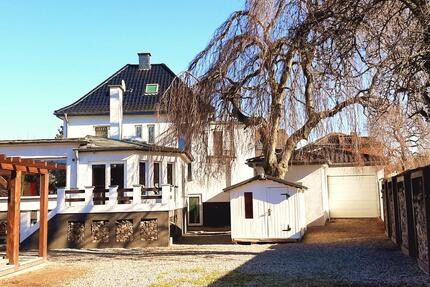 Exclusive Stadtvilla mit 4 Wohneinheiten & Ausbaureserve +Privat+ - Düren Rölsdorf