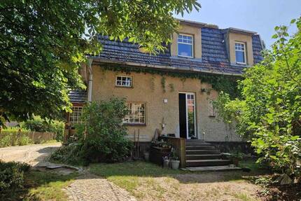 Ruhig gelegenes Einfamilienhaus mit großem Grundstück und Remise - Stahnsdorf