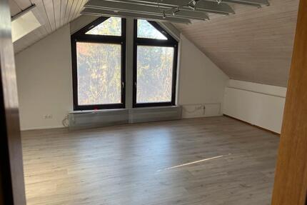 2 Zimmer Dachgeschosswohnung am Georgenberg Reutlingen - Eningen unter Achalm