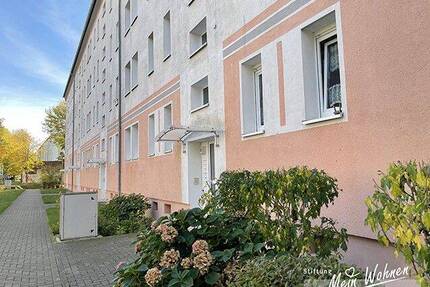 Helle 2-Raumwohnung mit Wanne und großem Balkon - Bad Dürrenberg