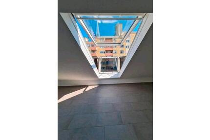 Schöne 2-Zimmer-DG-Wohnung mit Dachbalkon - Ludwigshafen am Rhein
