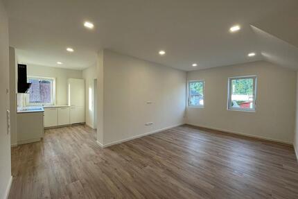 Moderne 2-Zi.-DG-Wohnung mit EBK, Tageslichtbad & Stellplatz in ruhiger Lage Haßmersheim