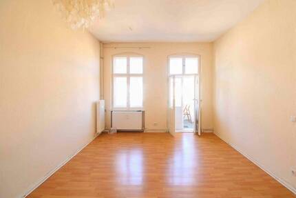 Charmante 2-Zimmer-Altbauwohnung mit großem Balkon im schönen Berlin-Steglitz