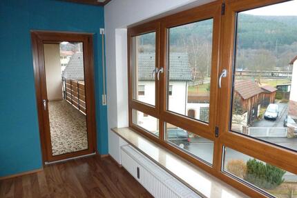 Sonnige 4-Zi-Wohnung mit EBK und Balkon in Burgsinn - Hammelburg