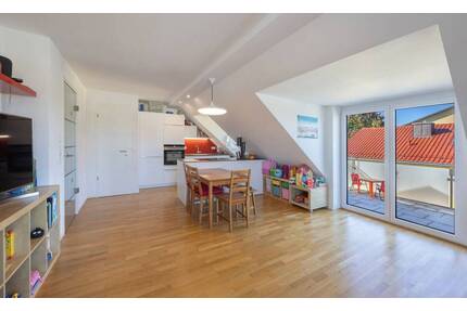 Sofort verfügbar: 4-Zimmer-Maisonette Wohnung mit 2 Balkonen, Küche und Tiefgaragenstellplatz - Germering