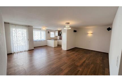 Moderne 4,5-Zi.-Wohnung –EBK, Balkon, Aufzug & TG - Marbach am Neckar