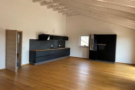 Exclusive 2- bis 3,5-Zimmer-Wohnung in Pilsting ab sofort frei