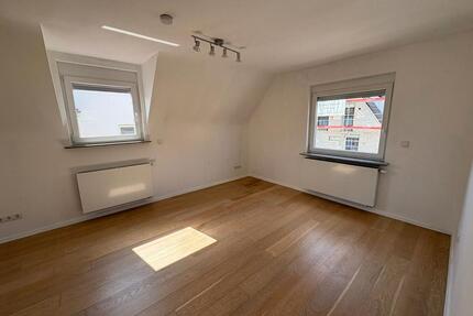 Helle 3-Zimmer-Wohnung mit Balkon, Garten & Garage in ruhiger Lage Stuttgart-Mühlhausen