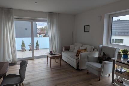 Neubau 3-Zimmer Wohnung mit großem Balkon, EBK und Aufzug ! - Straubing