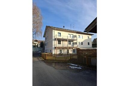 Wohnung 92 qm 3 Zimmerwohnung - 1.150,00&nbsp;EUR Kaltmiete, ca.&nbsp; 92,00&nbsp;m&sup2; in Vogtareuth (PLZ: 83569)