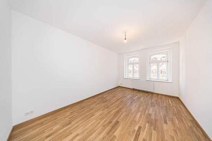 Stilvoll renoviert: 3 Zimmer mit Parkett, Balkon und Tageslichtbad in Stötteritz - Leipzig