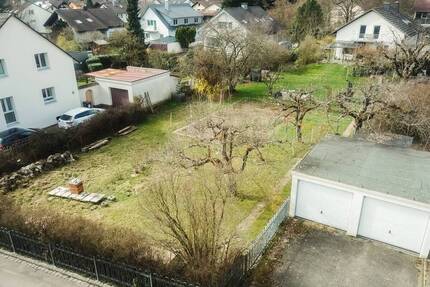 *RESERVIERT* Großzügiges Baugrundstück in begehrter Lage von Fahrnau mit 2 Garagen zu verkaufen - Schopfheim / Fahrnau