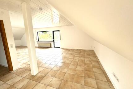 Lichtdurchflutete Dachgeschosswohnung in guter Lage ✨ - Langenhahn