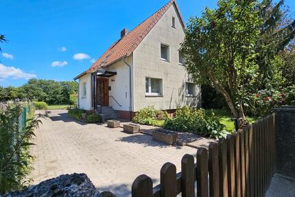 Ein-Zweifamilienhaus mit Nebengebäude von privat in Völksen - Springe