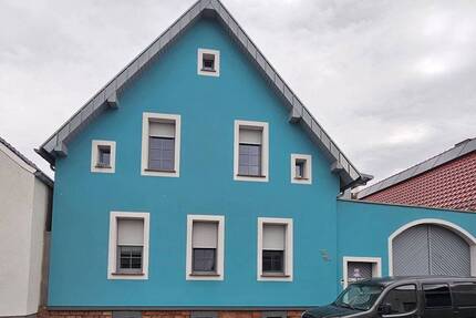 ~~ GEPFLEGTES SANIERTES EINFAMILIENHAUS MIT BALKON, STELLPLATZ, INNENHOF UND NEBENGEBÄUDE ~~ - Lampertheim