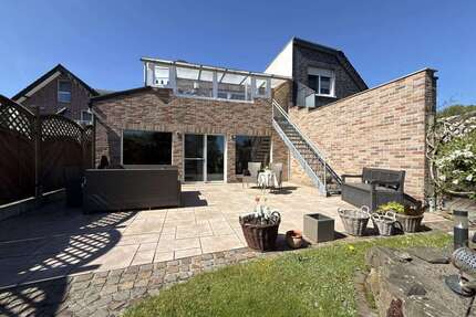 Haus zum Kaufen in Bottrop 599.000,00 € 183.8 m²