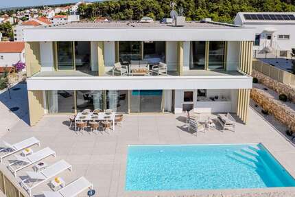 Haus zum Kaufen in Brac 1.300.000,00 € 234 m²