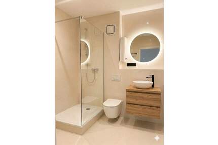 NEU sanierte 2-Raum-Wohnung mit Einbauküche, Balkon, Aufzug - Wohnen im Grünen und zentrumsnah - Zwickau Pölbitz