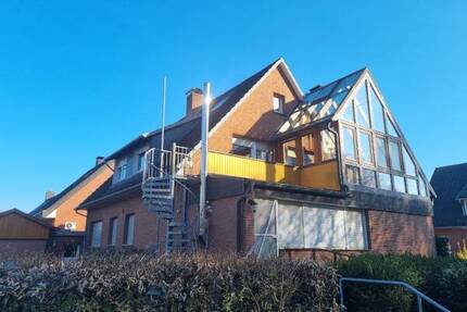 Wohnen im Wandel: Zweifamilienhaus mit individueller Entwicklung in 49186 Bad Iburg-Sentrup