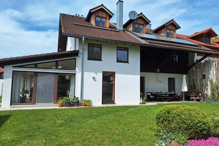 Großes Mehrgenerationenhaus mit vielfältiger Nutzungsmöglichkeit - Berg