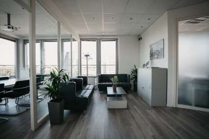 Büro in Hamburg 770,00 € 20 m² - 770,00&nbsp;EUR Kaltmiete, ca.&nbsp; 20,00&nbsp;m&sup2; in Hamburg (PLZ: 22083)