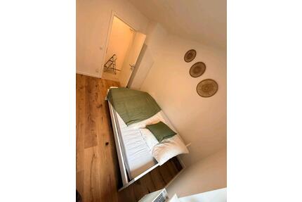 Luxuriös möbliertes Zimmer zur Miete in moderner WG verfügbar. - Nürnberg