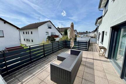fast wie ein Haus: EXKLUSIVE, GROSSE WOHNUNG MIT 31 M² BALKON! - Schriesheim