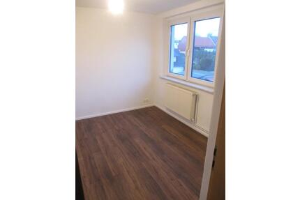 3-Zimmer Wohnung mit Keller,Garage und Gartenfläche.Modernisiert. - Aschersleben