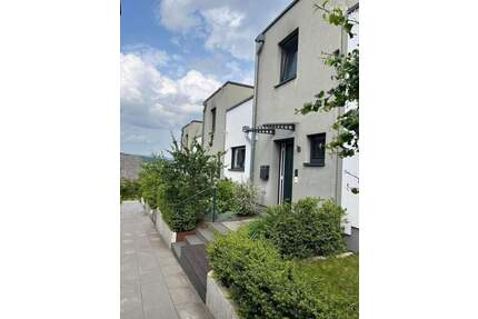 Modernes Reihenhaus mit schönem Garten in familienfreundlicher Lage - Wiesbaden Naurod
