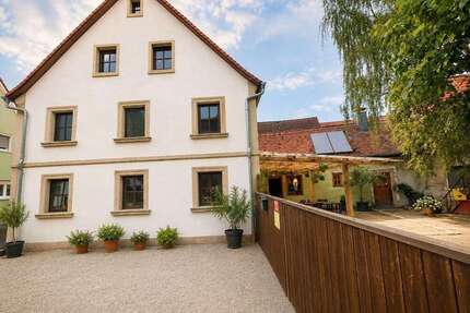 Haus zum Kaufen in Uehlfeld 820.000,00 € 375 m²
