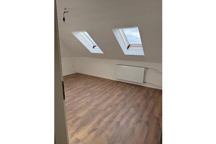 Sanierte DG-Wohnung, 3 Zimmer, 50 m² SZ-Bad - Salzgitter Ortschaft Südost