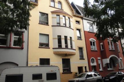 Charmante, gemütliche 2,5-Zimmer-Altbau-DG-Wohnung in Rheinnähe für junge Leute - Duisburg Laar