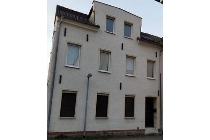 Teilsaniertes Doppelhaus in Zentrumslage von Groitzsch