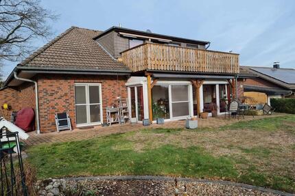 Ihr neues Familienglück:Helles Zweifamilienhaus mit Kamin& Garten - Petershagen