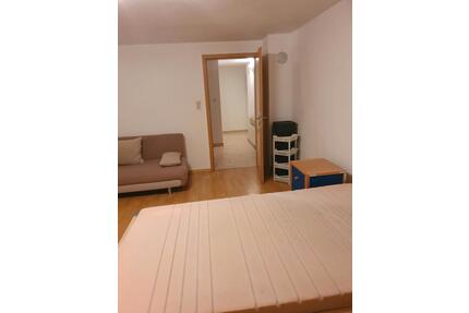 1 Zimmer zu vermieten. - 450,00&nbsp;EUR Kaltmiete, ca.&nbsp; 35,00&nbsp;m&sup2; in Cham (PLZ: 93413)