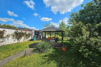 Garten, Einfamilienhaus und Garage im Mittelfeld der Hansestadt Anklam