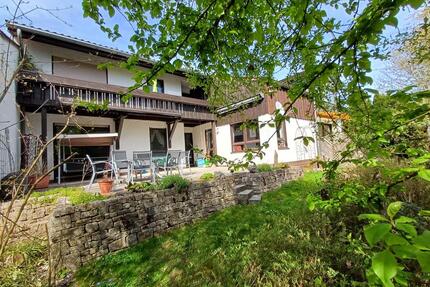 Nahe Klinikum: 6-Zimmer Reihenmittelhaus in Bayreuth-Roter Hügel