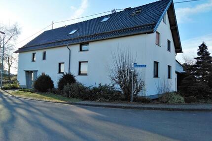 2 großzügige Haushälften – Ideal für Familien Mehrgenerationen - Schuld