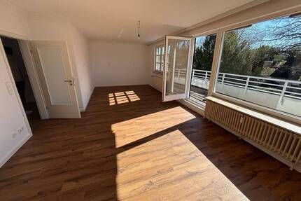 Großzügige 2-Zi Whg mit großem Balkon und TG - Hamburg Sasel