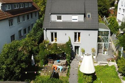 Großzügiges Einfamilienhaus mit 8 Zimmern, Garage und Stellplatz - Korntal-Münchingen