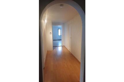 Altbauwohnung in Hausham - 900,00&nbsp;EUR Kaltmiete, ca.&nbsp; 85,00&nbsp;m&sup2; in Hausham (PLZ: 83734)