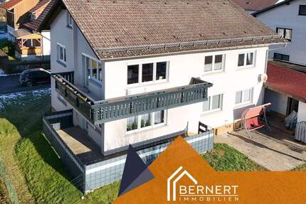 Geräumiges Zweifamilienhaus mit Garten in ruhiger Lage von Mitwitz